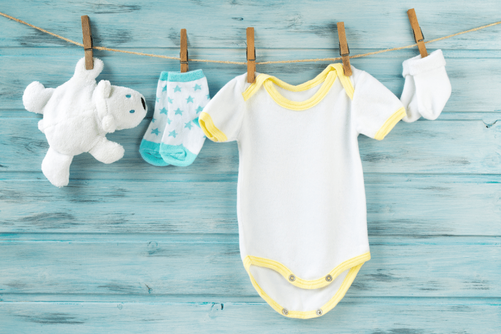 How to organize baby outfits